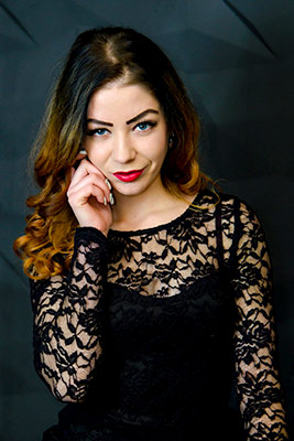 Active bride Nataliya from Berdyansk (Ukraine), 27 yo, hair color brunette