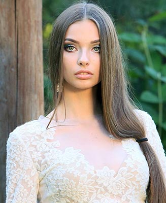 Slender girl Dar'ya from Odessa (Ukraine), 27 yo, hair color dark brown