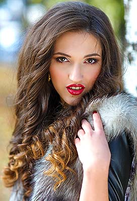 Cheerful girl Anna from Dnepropetrovsk (Ukraine), 28 yo, hair color brown