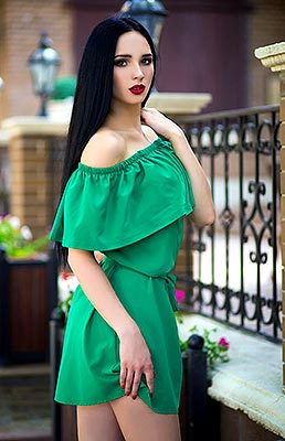 Educated bride Lyubov' from Alchevsk (Ukraine), 29 yo, hair color brunette