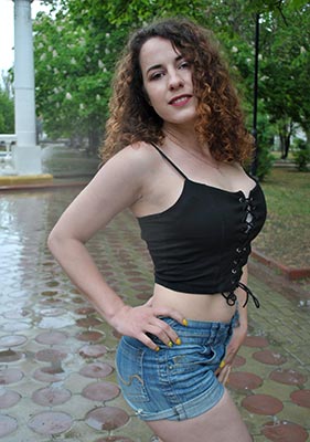 Romantic wife Irina from Simferopol (Russia), 30 yo, hair color chestnut