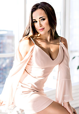 Enthusiastic bride Yana from Kiev (Ukraine), 31 yo, hair color brown-haired