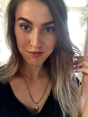 Confident woman Anastasiya from Lvov (Ukraine), 32 yo, hair color dark brown