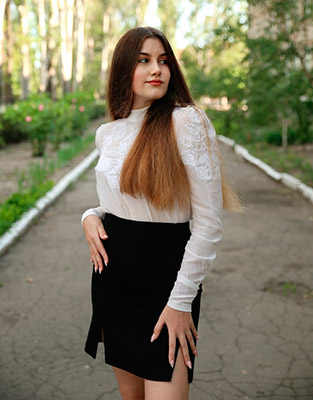 Fond bride Adyelina from Kiev (Ukraine), 20 yo, hair color brown