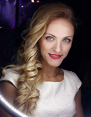 Devoted bride Valeriya from Zaporozhye (Ukraine), 37 yo, hair color light brown