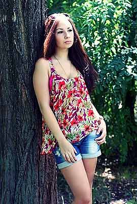 Sociable bride Aleksandra from Mariupol (Ukraine), 29 yo, hair color chestnut