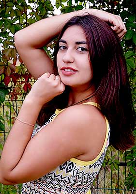 Ukraine lady Alena from Kharkov (Ukraine), 28 yo, hair color brunette