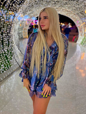 Young wife Anna from Kiev (Ukraine), 29 yo, hair color blonde