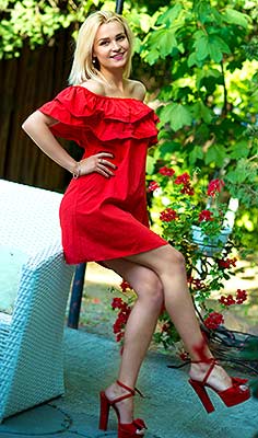 Good bride Karina from Kherson (Ukraine), 26 yo, hair color blonde