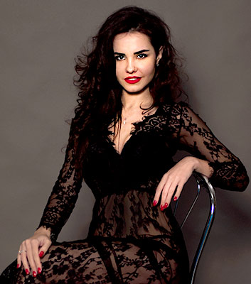Attracted lady Elena from Kherson (Ukraine), 26 yo, hair color brunette