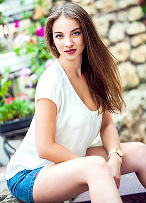 Unpredictable lady Yuliya from Kherson (Ukraine), 25 yo, hair color dark brown