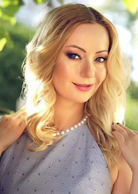 Fond bride Mishel' from Kiev (Ukraine), 42 yo, hair color peroxide blonde