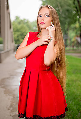 Passionate lady Ekaterina from Dnipro (Ukraine), 26 yo, hair color blonde
