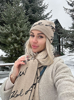 Generous wife Marina from Rovno (Ukraine), 43 yo, hair color blonde