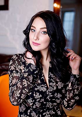Active lady Inna from Lugansk (Ukraine), 28 yo, hair color brunette
