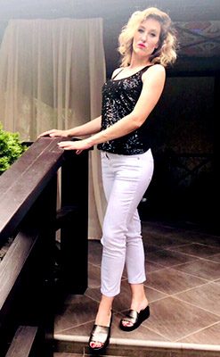 Positive lady Karina from Krasny Luch (Ukraine), 44 yo, hair color brown-haired