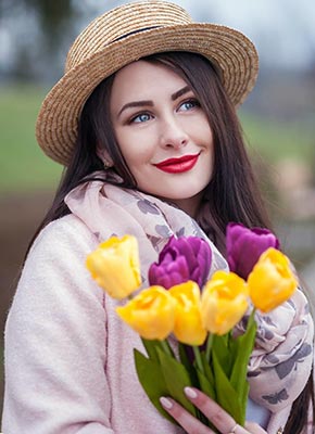 Energetic girl Elena from Mukachevo (Ukraine), 30 yo, hair color chestnut