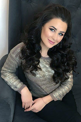 Energetic girl Elena from Mukachevo (Ukraine), 29 yo, hair color chestnut