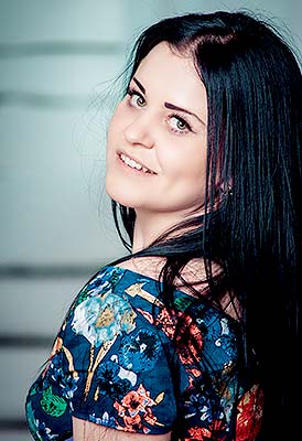Active girl Ol'ga from Nikolaev (Ukraine), 33 yo, hair color black
