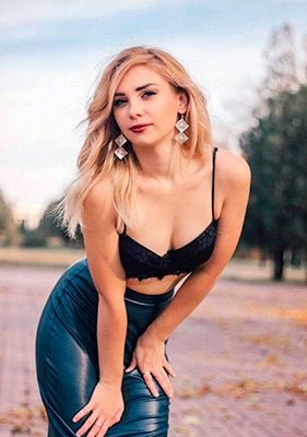 Sunny woman Irina from Nikolaev (Ukraine), 30 yo, hair color blonde
