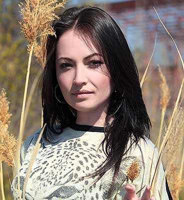 Weak woman Larisa from Nikolaev (Ukraine), 41 yo, hair color black