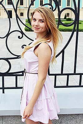 Purposeful girl Ol'ga from Kiev (Ukraine), 28 yo, hair color blonde