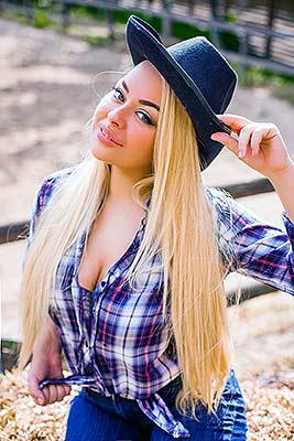 Kind lady Mariya from Odessa (Ukraine), 34 yo, hair color blonde