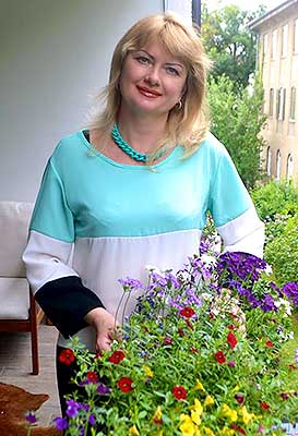 Wellbalanced woman Inga from Poltava (Ukraine), 63 yo, hair color brown