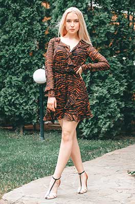 Creative wife Sofiya from Sumy (Ukraine), 24 yo, hair color blonde