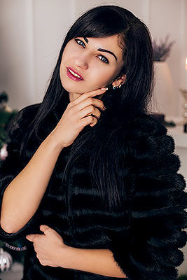 Natural bride Vita from Vinnitsa (Ukraine), 30 yo, hair color brunette