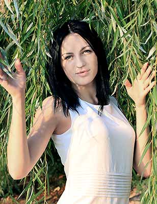 Romantic bride Yana from Zaporozhye (Ukraine), 31 yo, hair color brunette