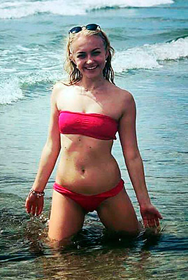 Gentle wife Alina in bikini from Detroit (USA), 27 yo, hair color blond