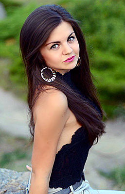 Serious bride Yana from Kiev (Ukraine), 29 yo, hair color chestnut