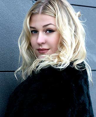 Feminine girl Dar'ya from Minsk (Belarus), 26 yo, hair color blonde