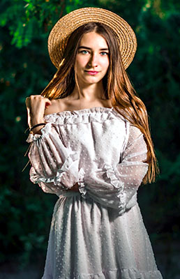 Comfort girl Elizaveta from Berdyansk (Ukraine), 26 yo, hair color brown-haired