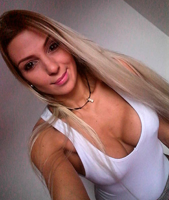 Easytempered bride Alexandra from Caracas (Venezuela), 38 yo, hair color brown-haired