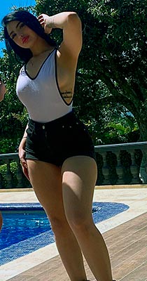 Young wife Ana Maria from Bogota (Colombia), 21 yo, hair color black