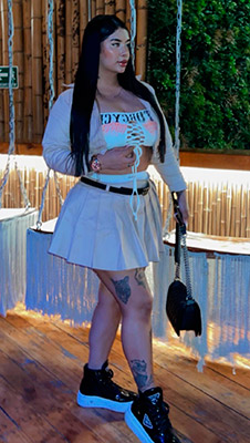 Capable wife Karen from Medellin (Colombia), 28 yo, hair color black