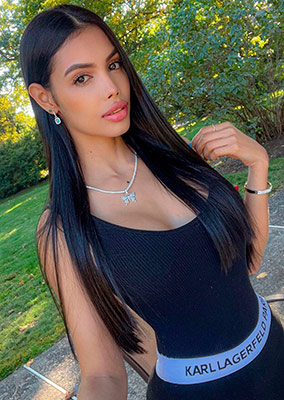 Familyoriented bride Venus Salome from Medellin (Colombia), 25 yo, hair color black
