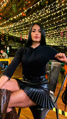 Artistic woman Karla from Medellin (Colombia), 33 yo, hair color black