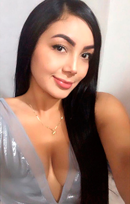 Wellread wife Estefania from Medellin (Colombia), 32 yo, hair color black