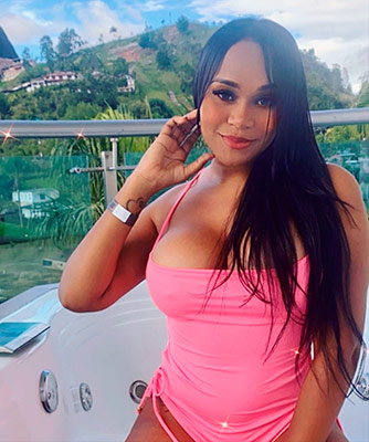 Attractive woman Carolina from Medellin (Colombia), 29 yo, hair color black