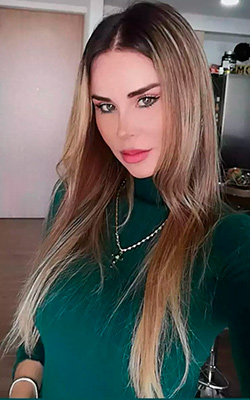 Lovely wife Carolina from Medellin (Colombia), 43 yo, hair color blonde