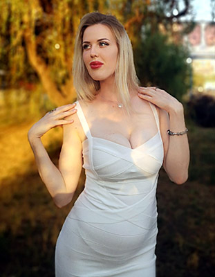 Tender lady Aleksandra from Zaporozhye (Ukraine), 28 yo, hair color blonde