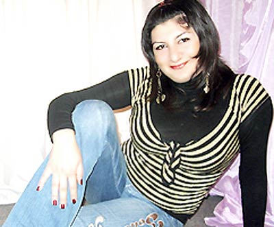 Open woman Roksana from Erevan (Armenia), 38 yo, hair color chestnut