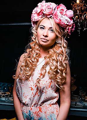 Changeable lady Elena from Chernigov (Ukraine), 35 yo, hair color blonde