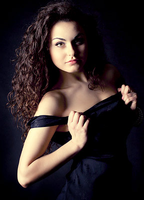 Young lady Anastasiya from Chernovtsy (Ukraine), 33 yo, hair color chestnut