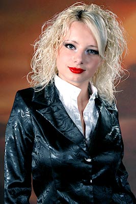 Thrifty bride Yulianna from Chernovtsy (Ukraine), 36 yo, hair color blonde