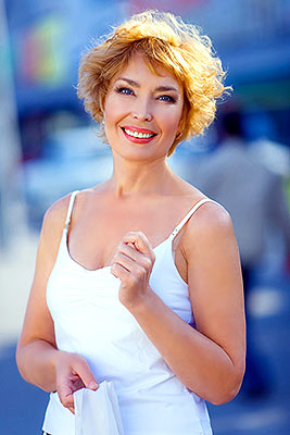 Attentive lady Elena from Dnepropetrovsk (Ukraine), 58 yo, hair color brown