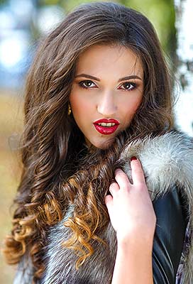 Cheerful girl Anna from Dnepropetrovsk (Ukraine), 27 yo, hair color brown